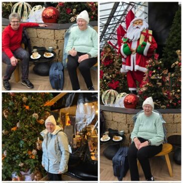 Koffie en gebak in kerstsfeer